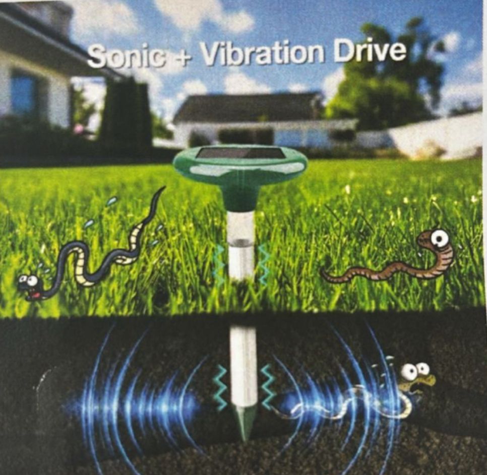 Solar Operated Ultrasonic + Vibration + LED Snake Repellent – Multi-Mode Reptile Deterrent for Airfields & Critical Infrastructure