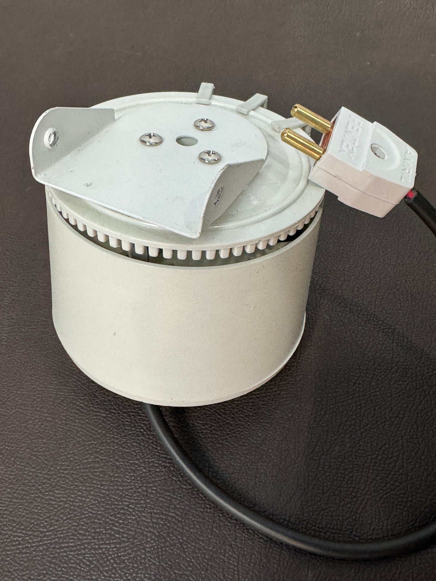 Bird Boomer 0900– AC-Operated Indoor Bird Deterrent for Hangars & Enclosed Aviation Spaces